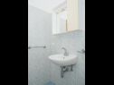 Apartmanok Željko - spacious and affordable A1(6+2), SA2(2), SA3(2), SA4(2+1) Makarska - Riviera Makarska  - Apartmanstudió - SA2(2): fürdőszoba toalettel