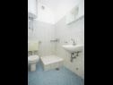 Apartmanok Željko - spacious and affordable A1(6+2), SA2(2), SA3(2), SA4(2+1) Makarska - Riviera Makarska  - Apartmanstudió - SA3(2): fürdőszoba toalettel