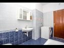 Apartmanok Željko - spacious and affordable A1(6+2), SA2(2), SA3(2), SA4(2+1) Makarska - Riviera Makarska  - Apartmanstudió - SA4(2+1): fürdőszoba toalettel