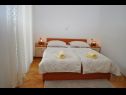 Apartmanok és szobák Ljuba - 130 meter from sea SA1(2), SA2(2+1), SA6(2+1), A4(2+1), R3(2+1), R7(2+1) Makarska - Riviera Makarska  - Apartman - A4(2+1): hálószoba