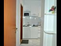 Apartmanok és szobák Ljuba - 130 meter from sea SA1(2), SA2(2+1), SA6(2+1), A4(2+1), R3(2+1), R7(2+1) Makarska - Riviera Makarska  - Apartman - A4(2+1): konyha