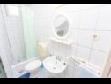 Apartmanok Tomislava - ground floor apartments: A1(2+1), A2(2+3) Makarska - Riviera Makarska  - Apartman - A2(2+3): fürdőszoba toalettel