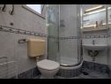 Apartmanok Ruzi - family and friends: A1(9+2) Makarska - Riviera Makarska  - Apartman - A1(9+2): fürdőszoba toalettel