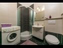 Apartmanok Palmina - comfort apartment: A1 veliki (6),  A2 žuti (4+1), A3 lila (2), SA4 bijeli (2) Makarska - Riviera Makarska  - Apartman -  A2 žuti (4+1): fürdőszoba toalettel