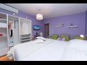Apartmanok Palmina - comfort apartment: A1 veliki (6),  A2 žuti (4+1), A3 lila (2), SA4 bijeli (2) Makarska - Riviera Makarska  - Apartmanstudió - SA4 bijeli (2): hálószoba