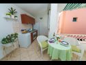 Apartmanok Palmina - comfort apartment: A1 veliki (6),  A2 žuti (4+1), A3 lila (2), SA4 bijeli (2) Makarska - Riviera Makarska  - Apartmanstudió - SA4 bijeli (2): konyha