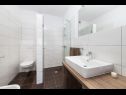 Apartmanok Dolo - in centre: A1(5), A2(5) Makarska - Riviera Makarska  - Apartman - A1(5): fürdőszoba toalettel