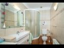 Apartmanok Damir A1(4) Tucepi - Riviera Makarska  - Apartman - A1(4): fürdőszoba toalettel