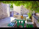 Házak a pihenésre Ned H(4+1) Tucepi - Riviera Makarska  - Horvátország  - kerti terasz (ház és környéke)
