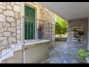 Házak a pihenésre Ned H(4+1) Tucepi - Riviera Makarska  - Horvátország  - részlet (ház és környéke)