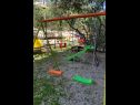 Apartmanok Antisa - with playground: A1 jug(4+1), A2 sjever(4) Tucepi - Riviera Makarska  - gyermekjátszótér