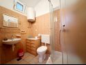 Apartmanok Tomo - 10 m from beach: A1(2+2), SA2(2) Zaostrog - Riviera Makarska  - Apartman - A1(2+2): fürdőszoba toalettel