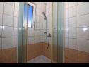 Apartmanok Slađa - 150 m from beach: A1(4+1), A2(4+1) Jezera - Murter sziget  - Apartman - A2(4+1): fürdőszoba toalettel