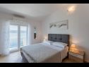Apartmanok Nina - sea view family apartments SA1A(3), A1Donji(2+1), A3(6), A4(4+1), A5(6), A6(4) Celina Zavode - Riviera Omis  - Apartman - A4(4+1): hálószoba