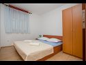 Apartmanok Petar - free parking A1(3+1), A2(5) Dugi Rat - Riviera Omis  - Apartman - A2(5): hálószoba