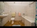 Apartmanok Saga - with swimming pool A2(2+1), A3(6+1) Lokva Rogoznica - Riviera Omis  - Apartman - A2(2+1): fürdőszoba toalettel