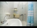 Apartmanok Saga - with swimming pool A2(2+1), A3(6+1) Lokva Rogoznica - Riviera Omis  - Apartman - A3(6+1): fürdőszoba toalettel