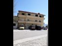Apartmanok Zdravko - with parking : A1(4+1) Omis - Riviera Omis  - ház