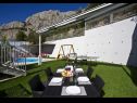 Házak a pihenésre Miho - with pool : H(12+4) Omis - Riviera Omis  - Horvátország  - terasz (ház és környéke)