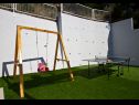 Házak a pihenésre Miho - with pool : H(12+4) Omis - Riviera Omis  - Horvátország  - gyermekjátszótér