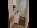 Apartmanok Aurel - sea view: A1(4+1) Omis - Riviera Omis  - Apartman - A1(4+1): fürdőszoba toalettel