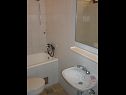 Apartmanok Mako - 15m from beach: A1(7), B2(2+3), SA C3(2), D4(5) Pisak - Riviera Omis  - Apartmanstudió - SA C3(2): fürdőszoba toalettel