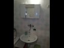 Apartmanok Gorda - by the sea: A1(2+2) Pisak - Riviera Omis  - Apartman - A1(2+2): fürdőszoba toalettel