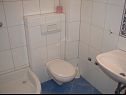 Apartmanok VP SA2(2), A3(3), A4(2+3), A5(3), A6(2+2) Stanici - Riviera Omis  - Apartman - A5(3): fürdőszoba toalettel