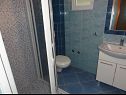 Apartmanok VP SA2(2), A3(3), A4(2+3), A5(3), A6(2+2) Stanici - Riviera Omis  - Apartman - A6(2+2): fürdőszoba toalettel