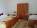 Apartmanok Vedrana - 150 m from beach: A1(7+1) Sumpetar - Riviera Omis  - Apartman - A1(7+1): hálószoba