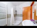 Apartmanok Nada- sea view: A1 - Ljubičasti (4+2), A2 - Crveni (4+2) Banjol - Rab sziget  - Apartman - A1 - Ljubičasti (4+2): fürdőszoba toalettel