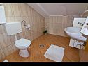 Apartmanok Ankica - pool & garden A1(9), A2(8) Kampor - Rab sziget  - Apartman - A2(8): fürdőszoba toalettel