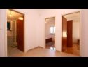 Apartmanok Per - comfortable  family apartments A1(2+2), A2(4+1), A3(2+2) Grebastica - Riviera  Sibenik  - Apartman - A2(4+1): folyosó