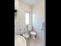 Apartmanok Vinx - grill and terrace A1(2+2), A2(2+2) Öböl Kanica (Rogoznica) - Riviera  Sibenik  - Horvátország  - Apartman - A1(2+2): fürdőszoba toalettel