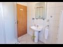 Apartmanok Vinx - grill and terrace A1(2+2), A2(2+2) Öböl Kanica (Rogoznica) - Riviera  Sibenik  - Horvátország  - Apartman - A1(2+2): fürdőszoba toalettel