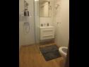 Apartmanok Denis - 50m from sea : A1(2+2) Pirovac - Riviera  Sibenik  - Apartman - A1(2+2): fürdőszoba toalettel