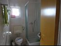 Apartmanok Zita - 50 m from sea: A1(4) Rogoznica - Riviera  Sibenik  - Apartman - A1(4): fürdőszoba toalettel
