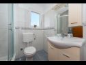 Apartmanok Ante - 10 m from sea: A1(6) Srima - Riviera  Sibenik  - Apartman - A1(6): fürdőszoba toalettel