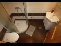 Apartmanok Deep Blue A1 PR(6+1), A2 KAT(6+1), A3(4+1) Srima - Riviera  Sibenik  - Apartman - A2 KAT(6+1): fürdőszoba toalettel