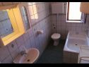Apartmanok Marija - 100 m from beach: A1(4), A2(4), A3(4), A4(3), A5(2+1) Tribunj - Riviera  Sibenik  - Apartman - A2(4): fürdőszoba toalettel