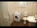 Apartmanok Araz - parking and barbecue: A1(4+1), A2(3) Vodice - Riviera  Sibenik  - Apartman - A1(4+1): fürdőszoba toalettel