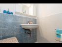 Apartmanok Big blue - terrace lounge: A1(4) Vodice - Riviera  Sibenik  - Apartman - A1(4): fürdőszoba toalettel