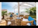 Apartmanok Big blue - terrace lounge: A1(4) Vodice - Riviera  Sibenik  - Apartman - A1(4): kerti terasz