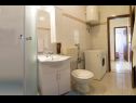 Apartmanok Ana - quiet and peaceful: A1(4+1), A2(4+1) Maslinica - Solta sziget  - Apartman - A1(4+1): fürdőszoba toalettel