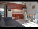 Apartmanok Daira - great location A1(2), A2(2), A3(4) Stomorska - Solta sziget  - Apartman - A2(2): konyha ebédlővel