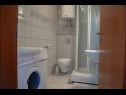 Apartmanok Daira - great location A1(2), A2(2), A3(4) Stomorska - Solta sziget  - Apartman - A2(2): fürdőszoba toalettel