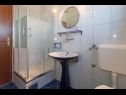 Apartmanok Sanda - 100 m from sea: A2(4+1) Stomorska - Solta sziget  - Apartman - A2(4+1): fürdőszoba toalettel