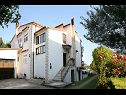 Apartmanok Božana - with parking : A1(2), A2(2+1), A3(3+2) Kastel Luksic - Riviera Split  - ház