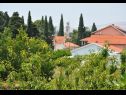 Apartmanok Milica - parking and garden: A1(6), SA2 gornji(2), SA3 donji(2), A4(2+1) Kastel Luksic - Riviera Split  - kilátás