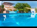Házak a pihenésre Mare - open pool and pool for children: H(6+4) Kastel Novi - Riviera Split  - Horvátország  - medence (ház és környéke)